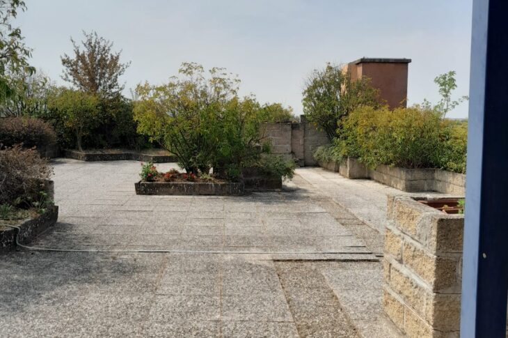 Terrazzo con giardino.